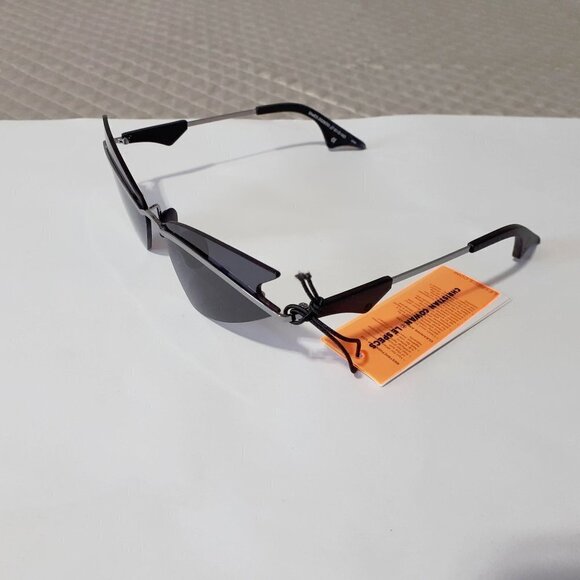 NWT Christian Cowan x Le Specs black cat eye lens sunglasses with shiny chrome - Picture 7 of 10